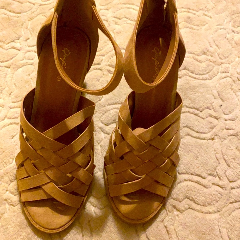 Qupid tan wedges